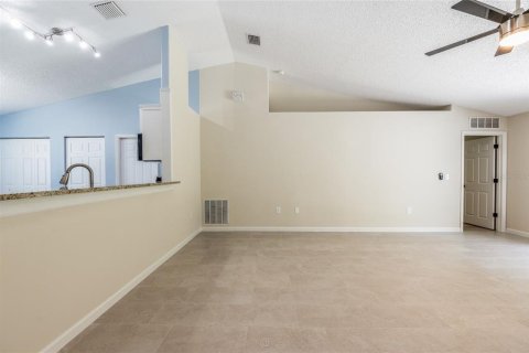 House in Palm Coast, Florida 4 bedrooms, 173.36 sq.m. № 2227180 - photo 8