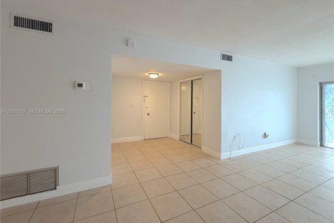 Copropriété à louer à Bay Harbor Islands, Floride: 2 chambres, 130.06 m2 № 2170841 - photo 6