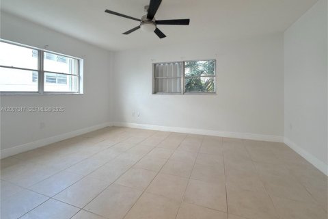 Copropriété à louer à Bay Harbor Islands, Floride: 2 chambres, 130.06 m2 № 2170841 - photo 9