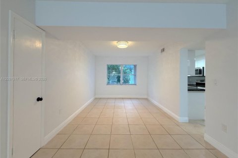 Copropriété à louer à Bay Harbor Islands, Floride: 2 chambres, 130.06 m2 № 2170841 - photo 5