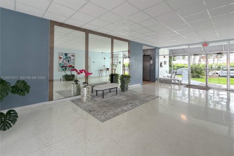 Copropriété à louer à Bay Harbor Islands, Floride: 2 chambres, 130.06 m2 № 2170841 - photo 12
