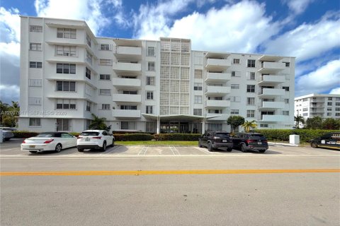 Copropriété à louer à Bay Harbor Islands, Floride: 2 chambres, 130.06 m2 № 2170841 - photo 13