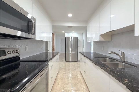 Condo à Bay Harbor Islands, Floride, 2 chambres № 2170841