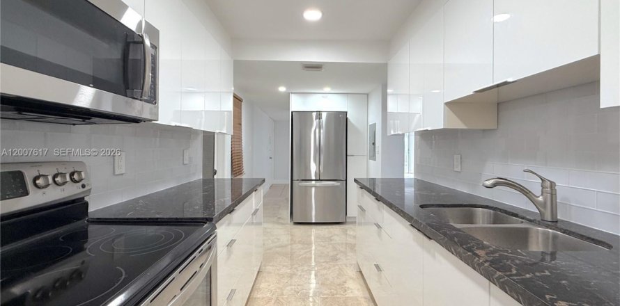 Condo à Bay Harbor Islands, Floride, 2 chambres № 2170841