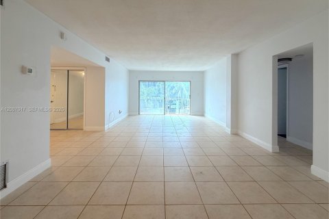 Copropriété à louer à Bay Harbor Islands, Floride: 2 chambres, 130.06 m2 № 2170841 - photo 4