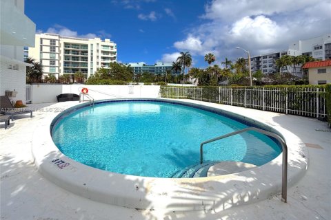 Copropriété à louer à Bay Harbor Islands, Floride: 2 chambres, 130.06 m2 № 2170841 - photo 15
