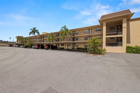 Condo in Dunedin, Florida, 1 bedroom  № 1824041 - photo 1