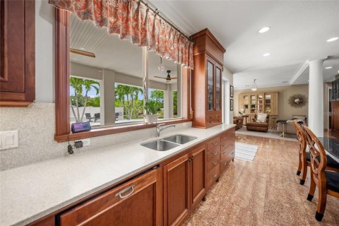 House in Bradenton, Florida 4 bedrooms, 330.55 sq.m. № 2104477 - photo 15