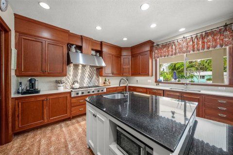 House in Bradenton, Florida 4 bedrooms, 330.55 sq.m. № 2104477 - photo 12