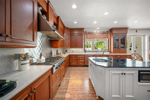 House in Bradenton, Florida 4 bedrooms, 330.55 sq.m. № 2104477 - photo 14