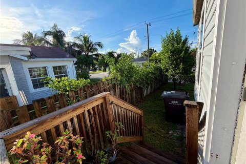 Casa en venta en West Palm Beach, Florida, 4 dormitorios, 170.57 m2 № 2361186 - foto 2