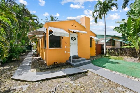 House in Hollywood, Florida 4 bedrooms, 128.67 sq.m. № 1995854 - photo 2