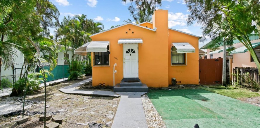 House in Hollywood, Florida 4 bedrooms, 128.67 sq.m. № 1995854