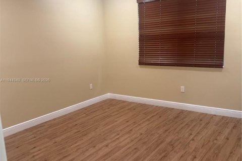 House in Miramar, Florida 3 bedrooms, 173.54 sq.m. № 2001569 - photo 7