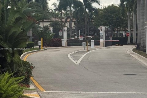 House in Miramar, Florida 3 bedrooms, 173.54 sq.m. № 2001569 - photo 3