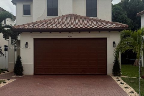 House in Miramar, Florida 3 bedrooms, 173.54 sq.m. № 2001569
