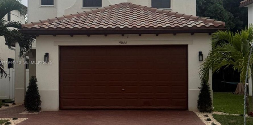 House in Miramar, Florida 3 bedrooms, 173.54 sq.m. № 2001569