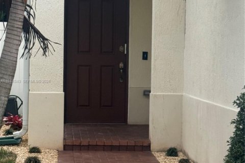 House in Miramar, Florida 3 bedrooms, 173.54 sq.m. № 2001569 - photo 2