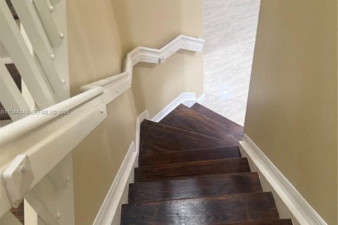 House in Miramar, Florida 3 bedrooms, 173.54 sq.m. № 2001569 - photo 12