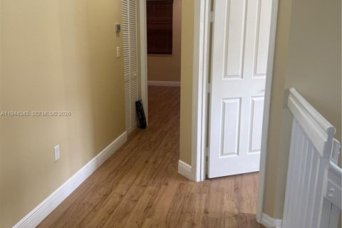 House in Miramar, Florida 3 bedrooms, 173.54 sq.m. № 2001569 - photo 11