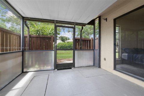 House in Fort Myers, Florida 3 bedrooms, 109.53 sq.m. № 1940737 - photo 4