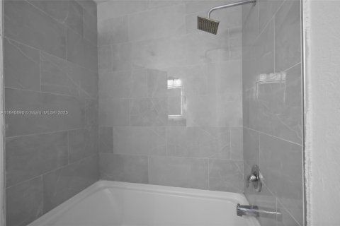 House in Fort Myers, Florida 3 bedrooms, 109.53 sq.m. № 1940737 - photo 18