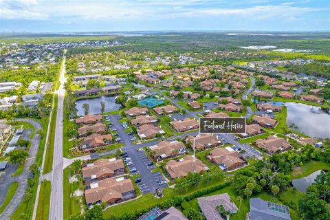 House in Fort Myers, Florida 3 bedrooms, 109.53 sq.m. № 1940737 - photo 1