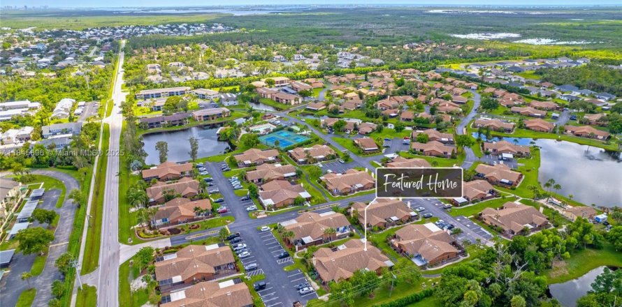 House in Fort Myers, Florida 3 bedrooms, 109.53 sq.m. № 1940737