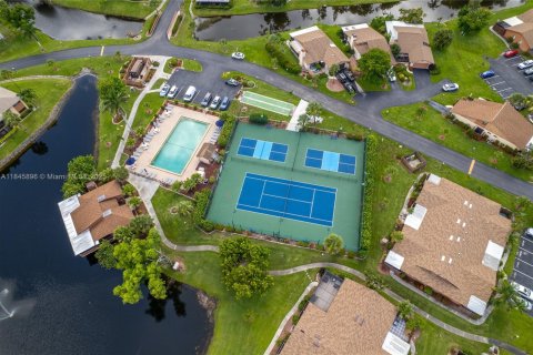 House in Fort Myers, Florida 3 bedrooms, 109.53 sq.m. № 1940737 - photo 27