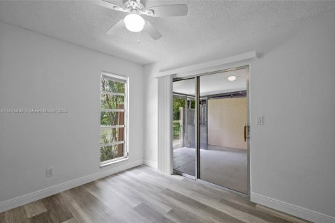 House in Fort Myers, Florida 3 bedrooms, 109.53 sq.m. № 1940737 - photo 21