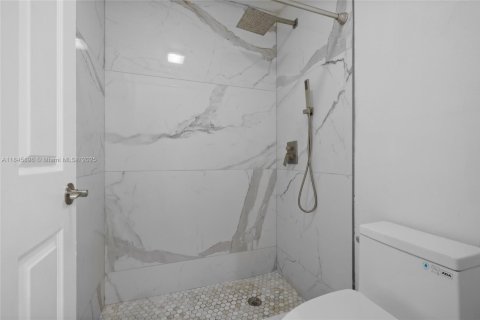 House in Fort Myers, Florida 3 bedrooms, 109.53 sq.m. № 1940737 - photo 15