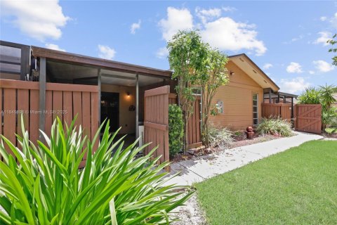 House in Fort Myers, Florida 3 bedrooms, 109.53 sq.m. № 1940737 - photo 25