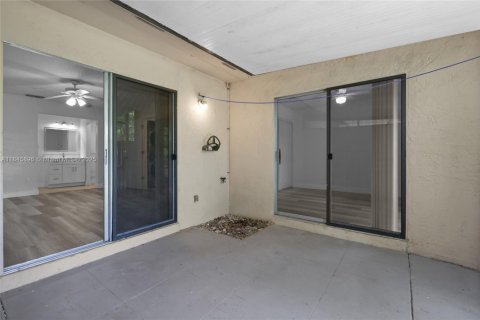 House in Fort Myers, Florida 3 bedrooms, 109.53 sq.m. № 1940737 - photo 23