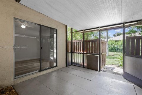 House in Fort Myers, Florida 3 bedrooms, 109.53 sq.m. № 1940737 - photo 24