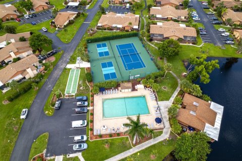 House in Fort Myers, Florida 3 bedrooms, 109.53 sq.m. № 1940737 - photo 28