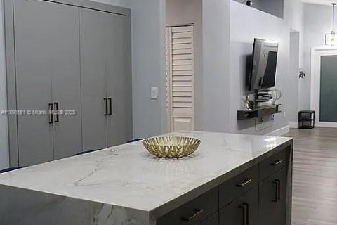 Купить виллу или дом в Майами, Флорида 3 спальни, 127.55м2, № 1944822 - фото 22