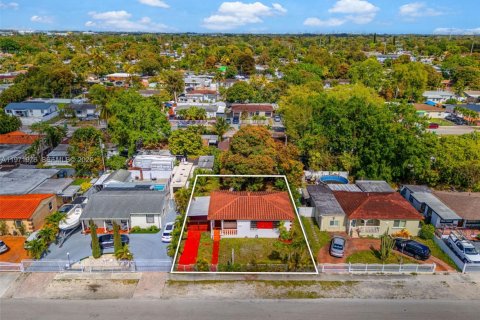 Villa ou maison à vendre à Miami, Floride: 3 chambres, 90.58 m2 № 2055584 - photo 12