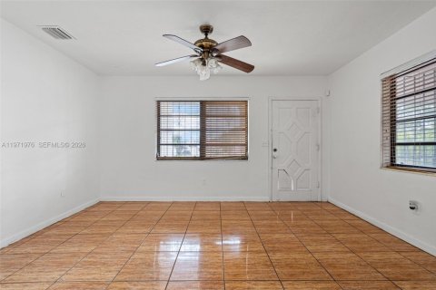 Villa ou maison à vendre à Miami, Floride: 3 chambres, 90.58 m2 № 2055584 - photo 26