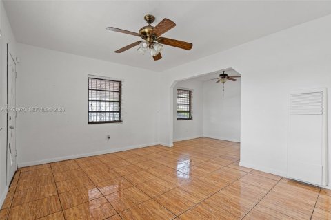 Villa ou maison à vendre à Miami, Floride: 3 chambres, 90.58 m2 № 2055584 - photo 27