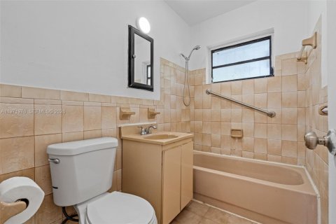 Villa ou maison à vendre à Miami, Floride: 3 chambres, 90.58 m2 № 2055584 - photo 6