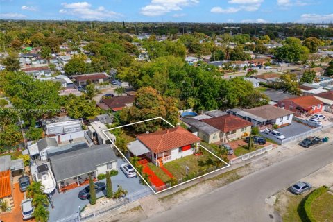 Villa ou maison à vendre à Miami, Floride: 3 chambres, 90.58 m2 № 2055584 - photo 21