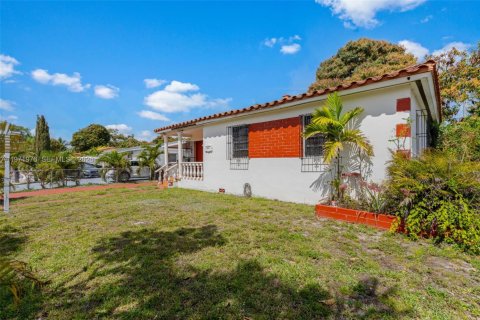 Villa ou maison à vendre à Miami, Floride: 3 chambres, 90.58 m2 № 2055584 - photo 11