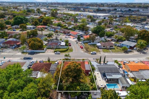 Villa ou maison à vendre à Miami, Floride: 3 chambres, 90.58 m2 № 2055584 - photo 22