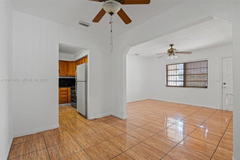 Villa ou maison à vendre à Miami, Floride: 3 chambres, 90.58 m2 № 2055584 - photo 29