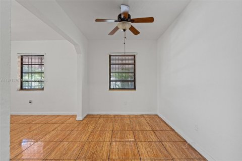 Villa ou maison à vendre à Miami, Floride: 3 chambres, 90.58 m2 № 2055584 - photo 30