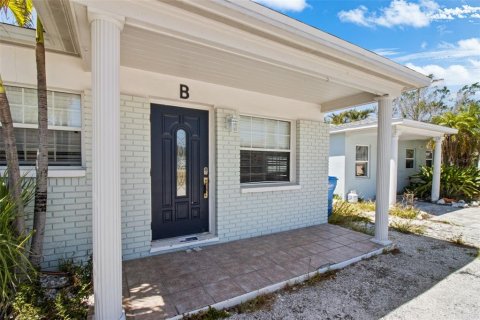 Commercial property in Madeira Beach, Florida 2 bedrooms, 89.19 sq.m. № 1746716 - photo 3