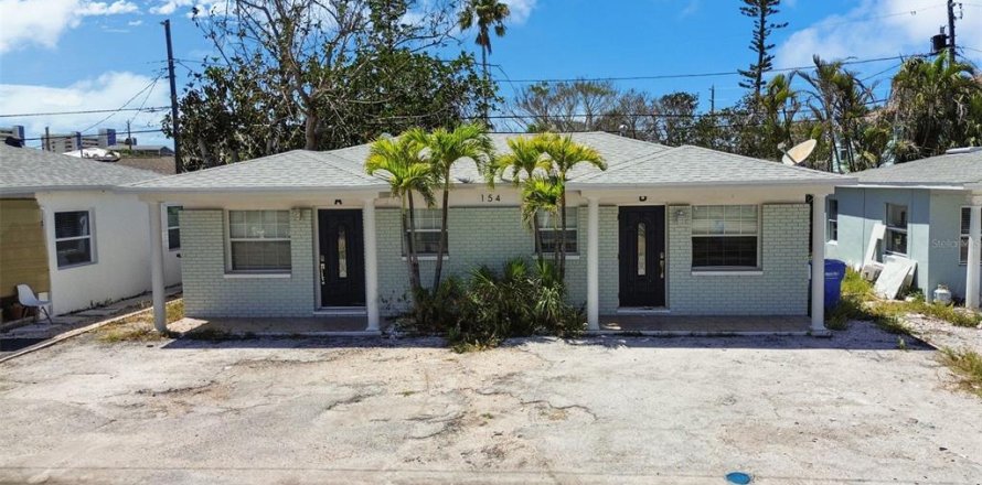 Commercial property in Madeira Beach, Florida 2 bedrooms, 89.19 sq.m. № 1746716