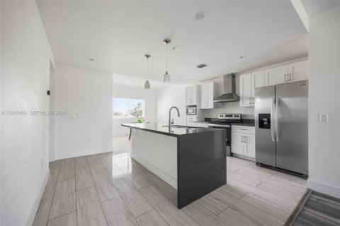 Commercial property in Hallandale Beach, Florida 522.58 sq.m. № 2079465 - photo 11