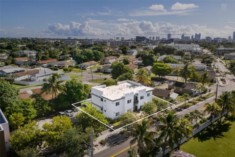 Commercial property in Hallandale Beach, Florida 522.58 sq.m. № 2079465 - photo 20