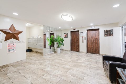 Condominio en venta en Hollywood, Florida, 1 dormitorio, 78.97 m2 № 1726794 - foto 29